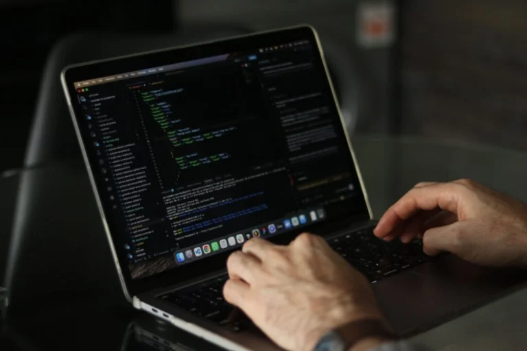 Best Freelance Digital Marketer in Dubai creating responsive websites with modern web development and custom programming solutions.
